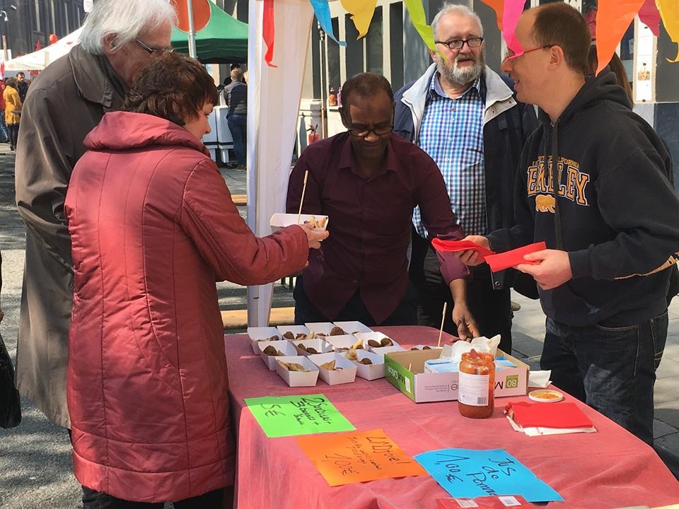 1 mai 2016 stand avec Robin Blondiiaux, Jacques Aghion et Svetlana Roudyk